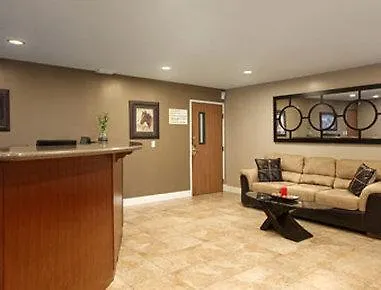 Super 8 By Wyndham Louisville Airport Otel